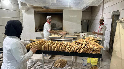 (ویدئو) نان بربری که از نانوایی می خرید به این شکل تهیه می شود