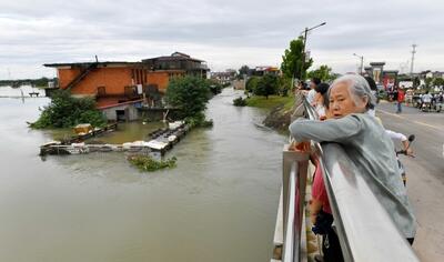 (ویدئو) ترفند عجیب چینی‌ها برای جلوگیری از غرق شدن مناطق مسکونی
