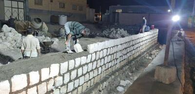 تصاویری از آخرین وضعیت پروژه‌های شهرداری بستک؛ مراحل پایانی دیوار چینی کانال