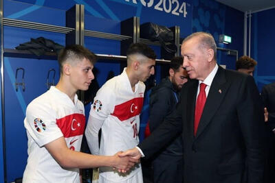 ببینید | حضور اردوغان در رختکن تیم ملی ترکیه