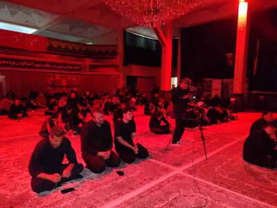 مراسم عزاداری شب اول محرم در حسینیه سنندج