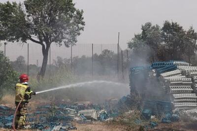 مهار آتش در کارخانه تولید سبد در قزوین 