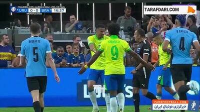درگیری آرائوخو با اندریک و دیگر بازیکنان حریف در جریان دیدار اروگوئه و برزیل در کوپا آمریکا / فیلم - پارس فوتبال | خبرگزاری فوتبال ایران | ParsFootball