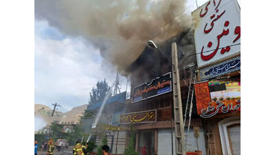 آتش‌سوزی هولناک رستوران معروف ۳ طبقه در جاجرود + جزییات