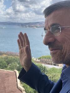 انتشار عکس‌های هنری از احمدی‌نژاد در توپکاپی استانبول از سوی رسانه نزدیک به او - عصر خبر