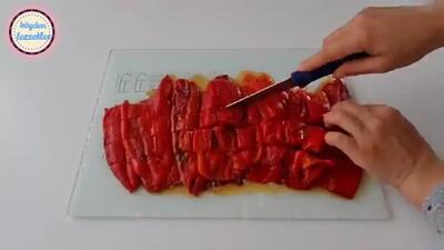 (ویدئو) طرز تهیه رب گوجه و فلفل دلمه‌ای به سبک آشپز ترکیه‌ای