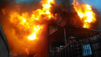 آتش‌سوزی مهیب در منطقه بنی‌براک + ویدئو | اعزام ۵ ایستگاه آتش‌نشانی