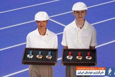 لباس داوطلبانِ اهدای مدال در المپیک پاریس رونمایی شد + عکس - پارس فوتبال | خبرگزاری فوتبال ایران | ParsFootball