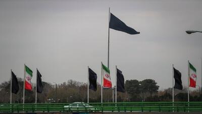 اهتزاز پرچم‌های سیاه محرم بر فراز میادین آران و بیدگل + فیلم