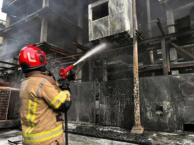 ببینید | فوری؛ اولین تصاویر از آتش‌سوزی یک ساختمان در خیابان کریمخان تهران