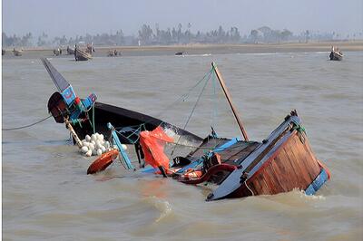 بر اثر واژگونی قایق ۲ نفر کشته و ۱۸ نفر نجات یافتند