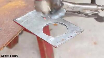 نحوه درست کردن برای یک دستگاه گریل مرغ با رینگ قدیمی ماشین (فیلم)