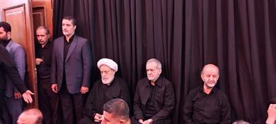 مسعود پزشکیان در کنار روحانی معروف در جمع عزاداران حسینی+ عکس