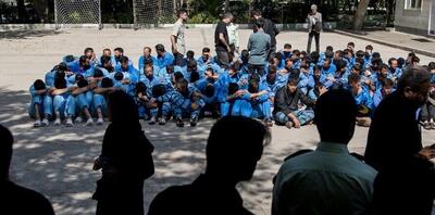 تصاویری از دستگیری باند قاپ‌زنان در تهران