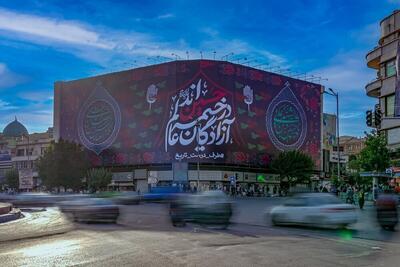 دیوارنگاره میدان انقلاب محرمی شد