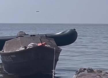 ویدئویی از عبور موشک‌های کروز روسی از بالای سر ماهیگیران اوکراینی!
