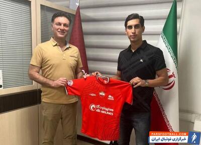 محمد نادری قرارداد خود را با تراکتور تمدید کرد