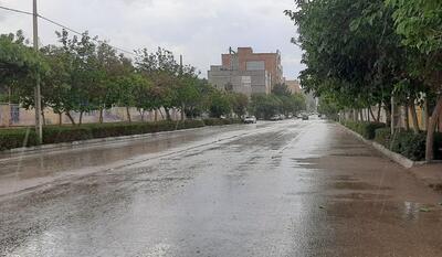 بارش شدید باران در بجنورد و جاری شدن آب در سطح شهر
