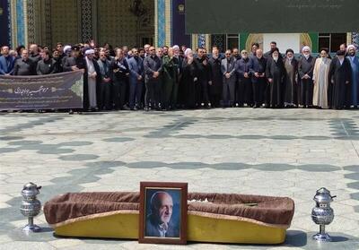 تشییع و تدفین پدر شهیدان حجازی در حرم رضوی + عکس