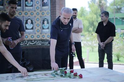 حضور گل محمدی در یادمان شهدای فولاد