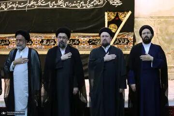 تصاویری از سید حسن خمینی و برادرانش در مراسم عزاداری در حرم امام خمینی (ره) + عکس