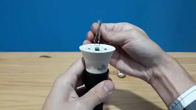 (ویدئو) نحوه تعمیر لامپ ال ای دی (LED) با خودکار معمولی!