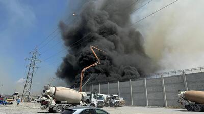 ببینید | آتش‌سوزی در کارخانه کاغذ در منطقه سوکه آیدین