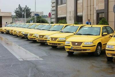ببینید | اقدام جالب راننده تاکسی در تهران برای تشویق مردم به لبخند زدن