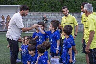 آینده‌های فوتبال در صف ملاقات با جهانبخش (عکس)