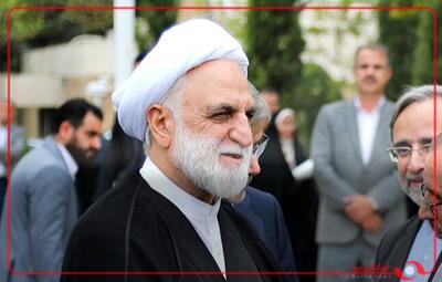 مردم در انتظار گفت‌وگوی رو در رو با رئیس عدلیه در یکی از مساجد اصفهان