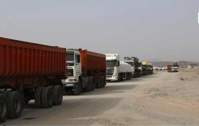 زمین گیر شدن بیش از ۴۰۰ کامیوندار در خاک افغانستان