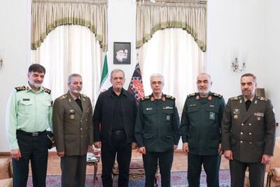 دیدار فرماندهان نیرو‌های مسلح با رئیس جمهور منتخب