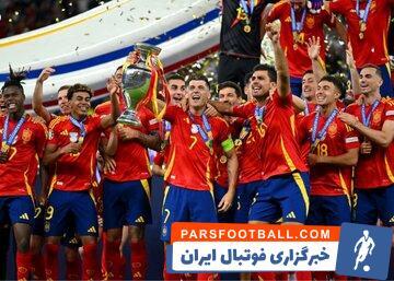 عکس | پادشاه اسپانیا و دخترش در جشن قهرمانی یورو 2024 - پارس فوتبال | خبرگزاری فوتبال ایران | ParsFootball