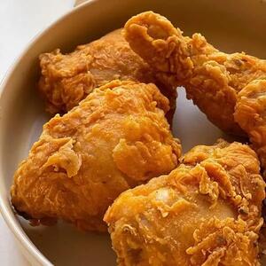 راز مرغ سوخاری تردتر و خوشمزه‌تر از KFC در خانه! | طرز تهیه مرغ سوخاری +ویدیو