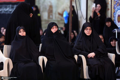 دختر امام و زهرا پزشکیان در مراسم عزاداری حرم امام خمینی