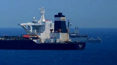 واژگون شدن یک نفتکش در آب‌های عمان/ خدمه ها مفقود شدند