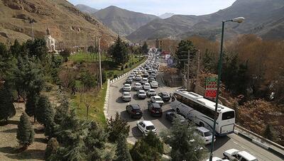 ترافیک سنگین در جاده چالوس و وزش باد و گردوخاک در ۴ استان - عصر خبر
