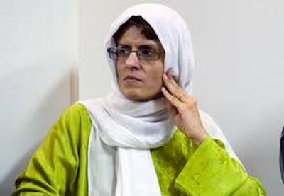 خانم روزنامه‌نگار ایرانی پشت مهاجران افغان درآمد!