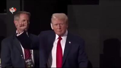 (ویدئو) حضور دونالد ترامپ با گوش پانسمان شده در گردهمایی ملی جمهوری خواهان