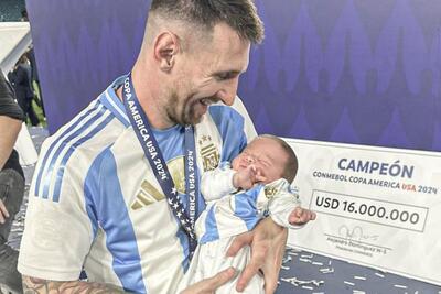 عکس؛ بچه بازیکن آرژانتین در آغوش مسی؛ او هم مثل یامال می‌شود؟