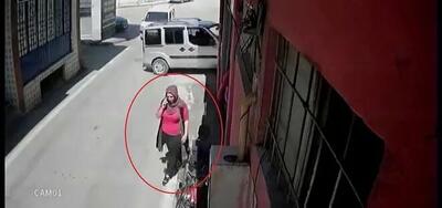 ببینید | لحظه فرار یک زن بعد از سرقت ۲۰۵ میلیون تومان از یک مغازه!