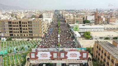 تصاویری از اجتماع با شکوه مردم صنعا در روز عاشورا