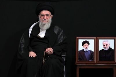 حضور رهبر انقلاب در حسینیه امام خمینی و آغاز مراسم عزاداری شب عاشورای حسینی +فیلم