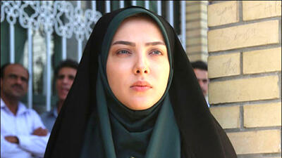 کاسه آش نذری لیلا اوتادی بازیگر چشم رنگی ایرانی با پیاز داغ طلایی و کشک ! +عکس