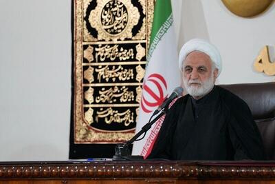 حضور رئیس قوه قضائیه در یکی از مساجد تهران و گفتگو با مردم