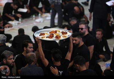 توزیع 5000 غذای گرم بین نمازگزاران حسینی لنگرود- فیلم فیلم استان تسنیم | Tasnim