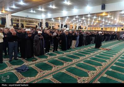 اقامه نماز ظهر عاشورا به یاد آخرین نماز شهدای دشت کربلا در بوشهر- عکس صفحه استان تسنیم | Tasnim