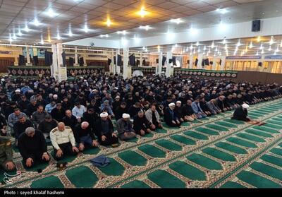 اقامه نماز ظهر عاشورای عزاداران بوشهری +تصویر - تسنیم