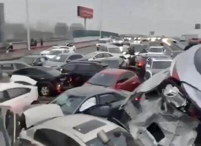 تصادف شدید علت ترافیک سنگین در اتوبان آزادگان  +  عکس | ببینید خودروی پژو به چه وضعیتی درآمده است