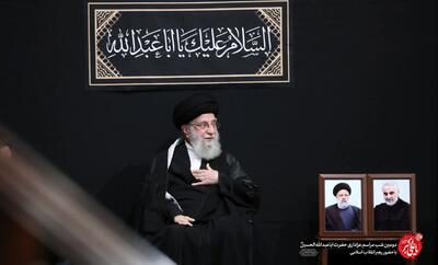 تصویری از رهبر انقلاب در هنگام عرض سلام و توسل به محضر حضرت ولی‌عصر ارواحنا فداه